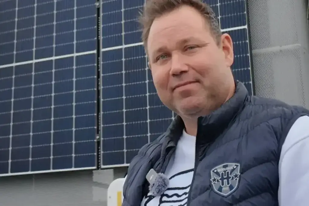 Aurinkoenergialla kohti hiilineutraaliutta – PlayGreen toimittanut yli puolet Hesburgerin aurinkovoimaloista