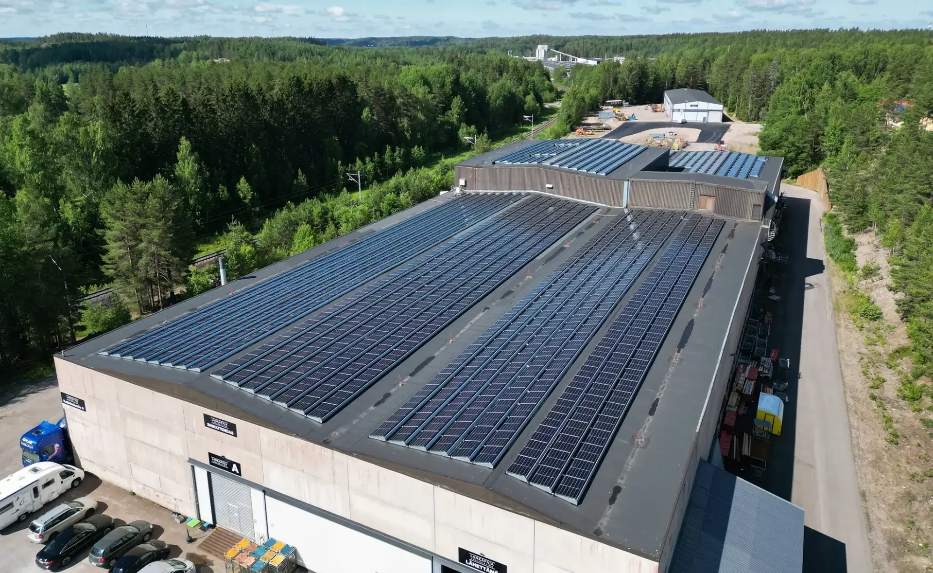 Konepajan katolla tuotetaan aurinkosähköllä merkittäviä säästöjä